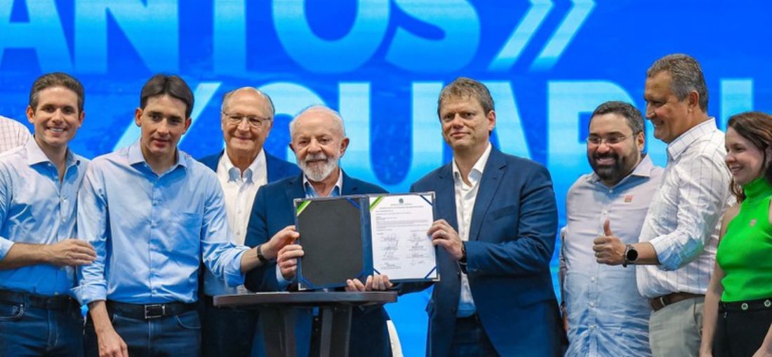 A cerimônia contou com a presença do presidente Luiz Inácio Lula da Silva, de diversos ministros, do presidente da Autoridade Portuária de Santos e do governador de São Paulo - Foto: Ricardo Stuckert/Secom-PR
