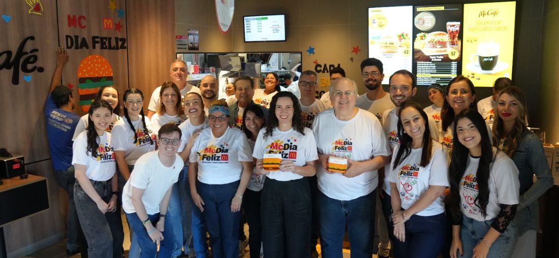 Equipe do HCM e do McDonald’s reunida durante o McDia Feliz 2026, em prol das crianças e adolescentes em tratamento contra o câncer Divulgação / Funfarme