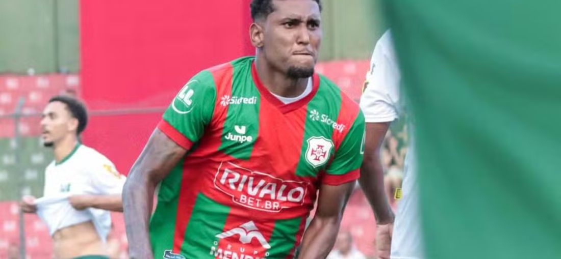 Otávio comemora gol da Portuguesa Santista contra o Rio Preto, pelo Campeonato Paulista A3 — Foto: João Jardim/Agência Briosa 