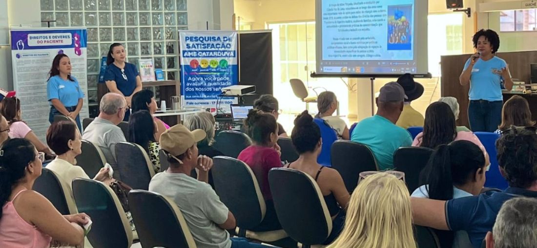 Mães do grupo TEApoio promovem palestra no AME