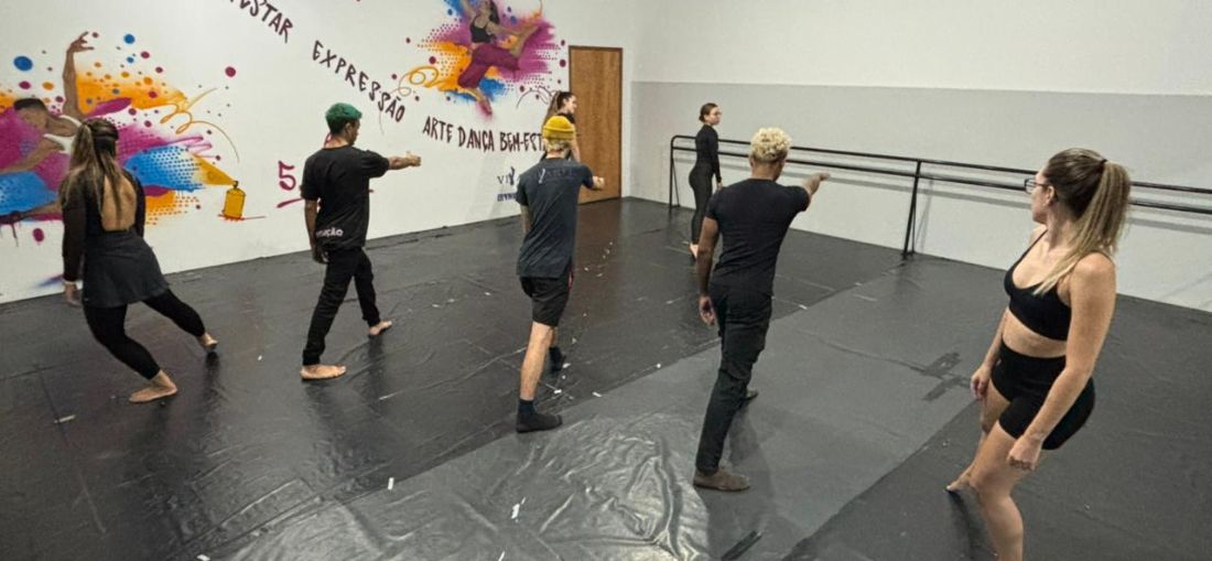 Cia. Vivarte estreia espetáculo de dança 'O coração de plástico' com apresentações em escolas e no Teatro Humberto Sinibaldi