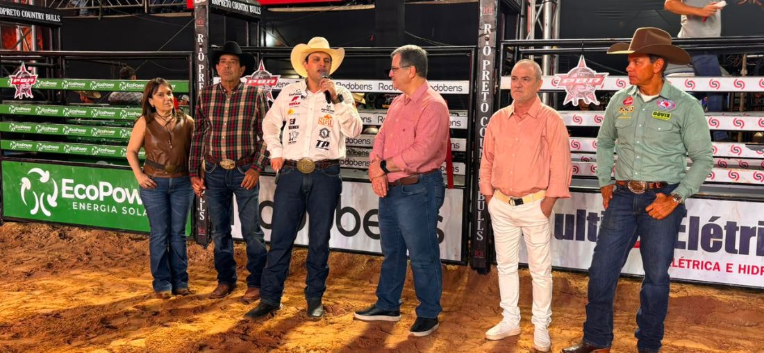 Lideranças da Funfarme com organizadores do Rio Preto Country Bulls, durante o Desafio do Bem em prol do Hospital de Base