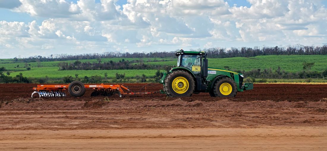 Em parceria estratégica, Tereos e Atvos lideram inovação com testes pioneiros de tratores autônomos na cultura de cana-de-açúcar no Brasil