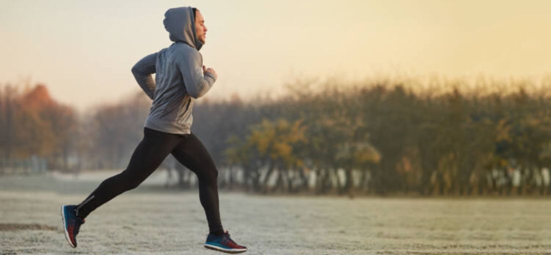 Baixas temperaturas exigem precaução extra dos corredores de rua para prevenir lesões musculares e problemas circulatórios