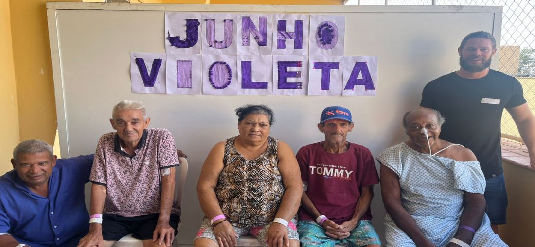 Idosoteca do HEC recebe ação de conscientização do Junho Violeta