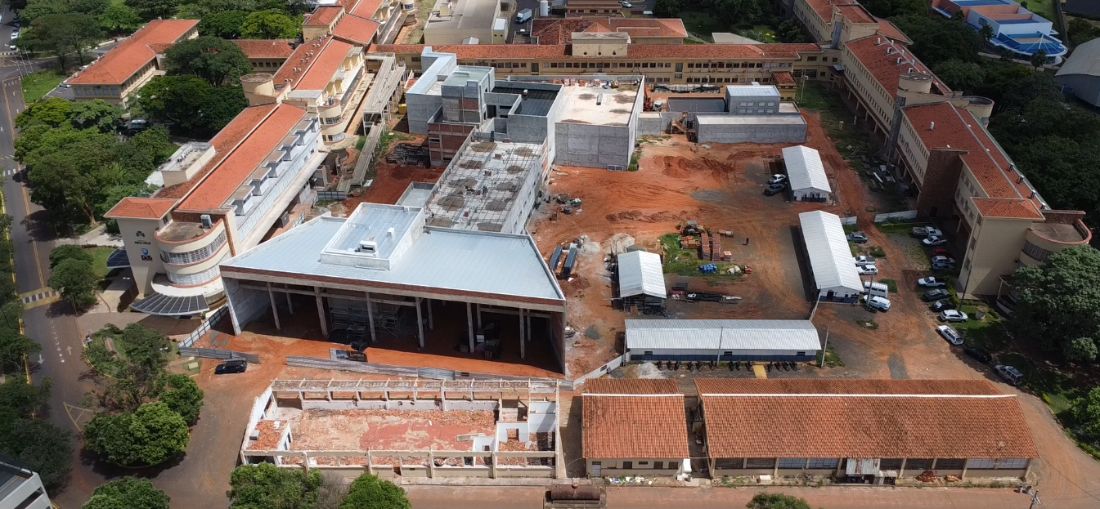 Obras do novo prédio do Hospital Emílio Carlos dão passos importantes