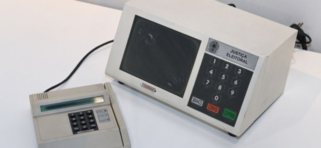 A primeira urna eletrônica, em 1996, já apresentava teclado com Braille