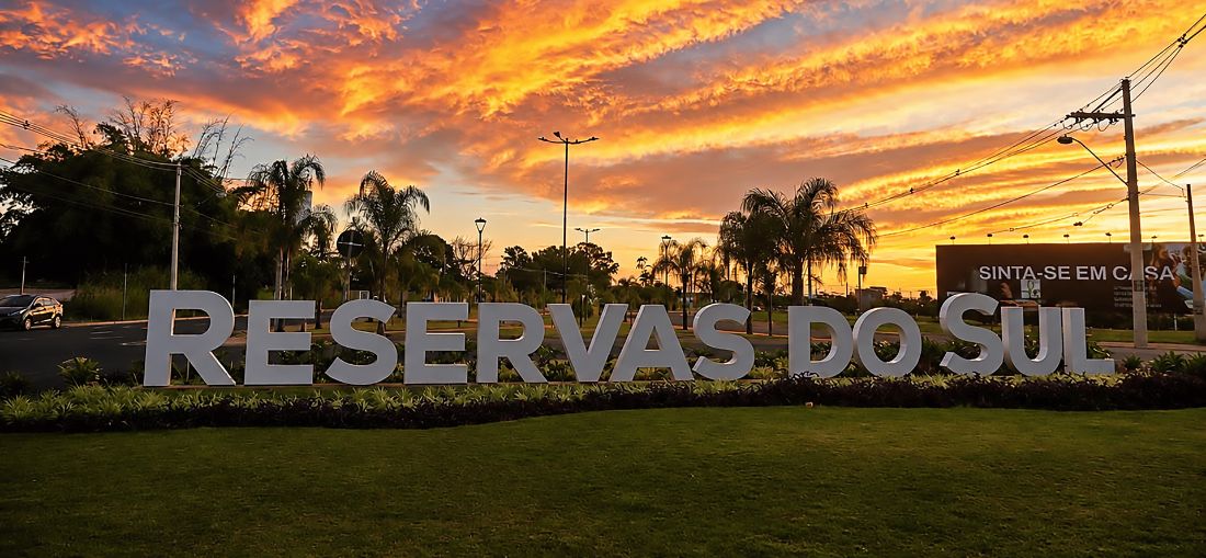 Concretiza Urbanismo entrega oficialmente a avenida Dr. José Carlos Brambatti e inaugura escultura monumental Númina no Reservas do Sul