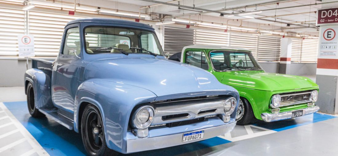 Exposição de veículos clássicos segue até 21 de abril, no estacionamento G2 | Crédito: Tábata Barbosa