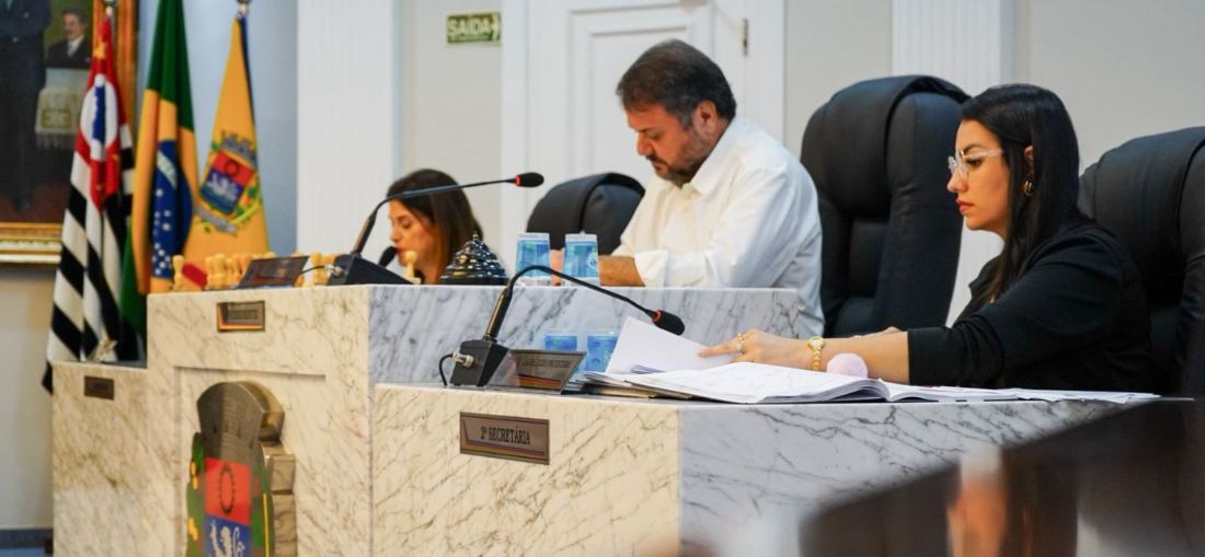 Vereadores aprovam quatro itens, sendo dois projetos de lei e dois vetos parciais do prefeito 