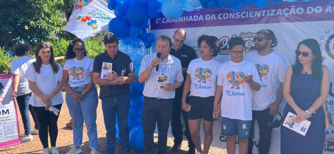 Vereadores participam de caminhada e reforçam luta pela inclusão do autismo em Catanduva